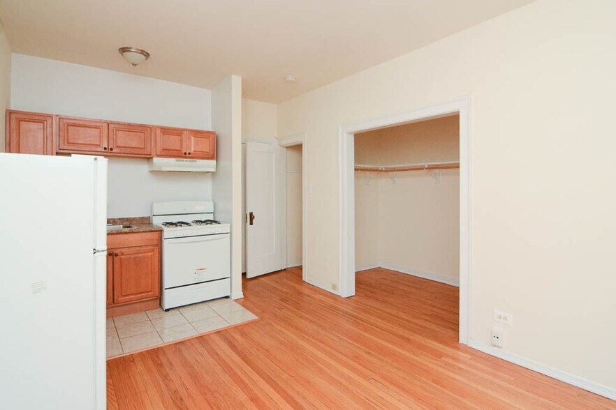 Building Photo - 2737 N Spaulding Ave