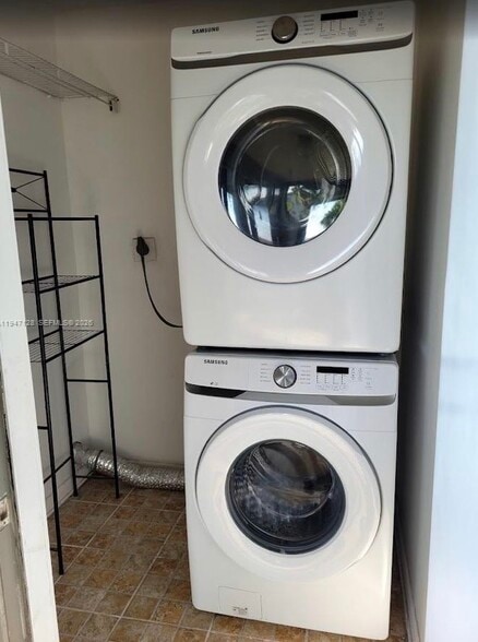 Building Photo - 468 NE 206th Ln