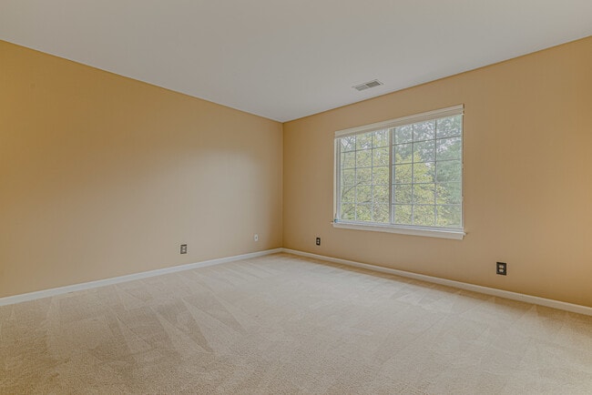 Building Photo - 1457 Walnut Hill Ave
