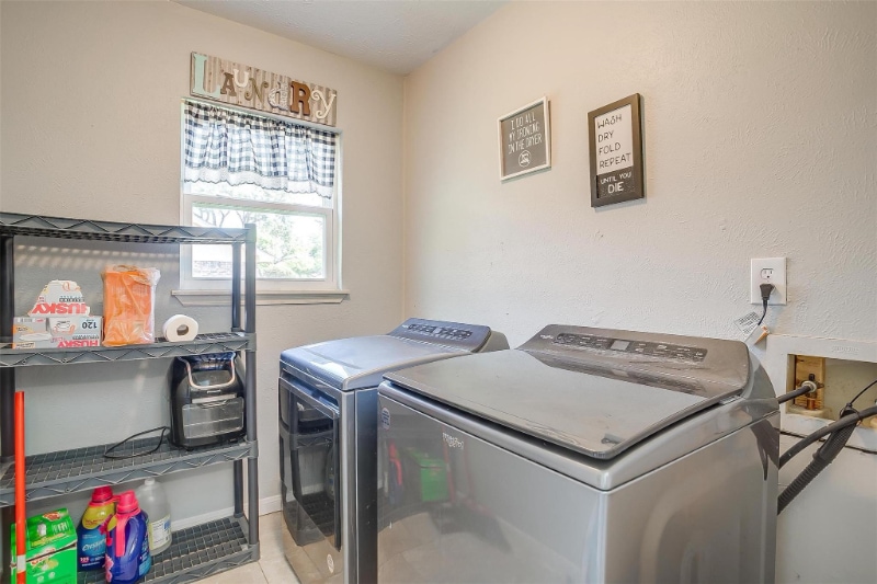 Building Photo - 3200 Woodlark Dr