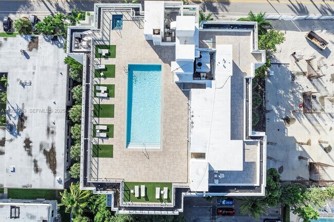 Building Photo - 1025 92nd St