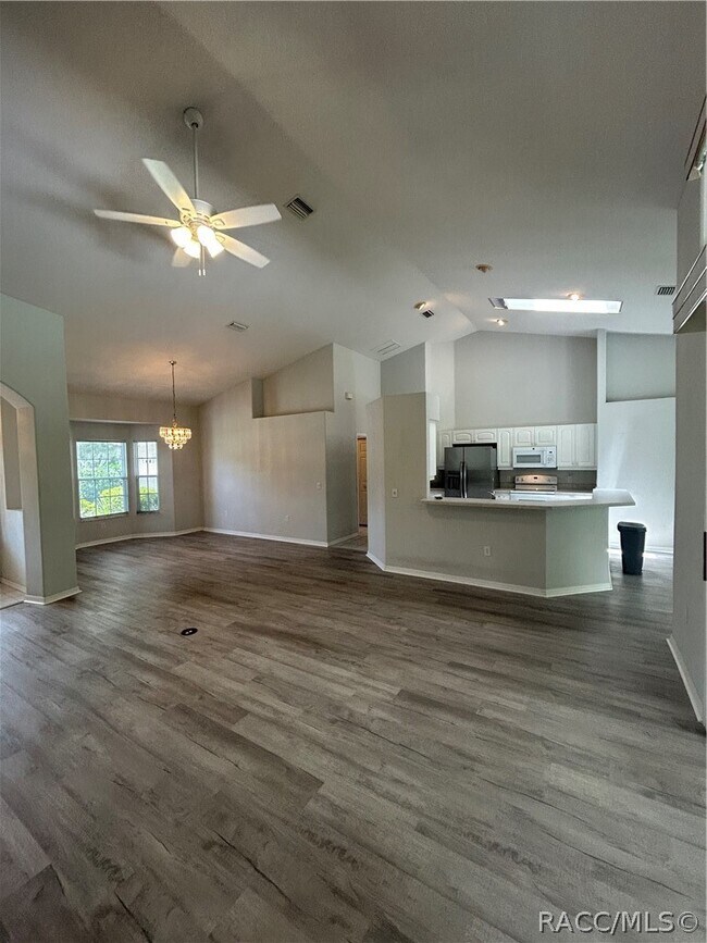 Building Photo - 2675 N Canterbury Lake Dr