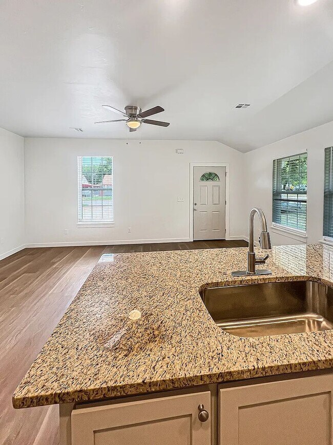 Building Photo - Modern 3-Bedroom Duplex Unit in Lawton