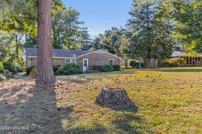 Building Photo - 259 Shoreline Dr