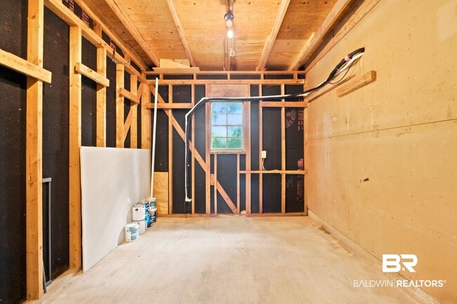 Building Photo - 509 Gayfer Ave