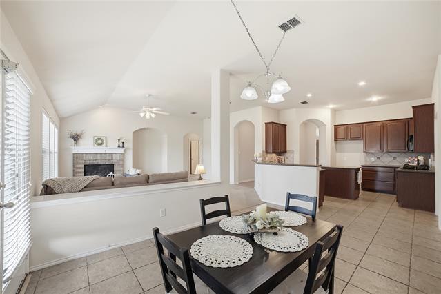 Building Photo - 209 Lariat Dr