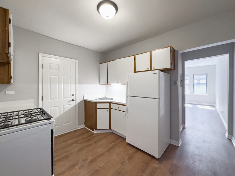 Building Photo - 5746 N Winthrop Ave