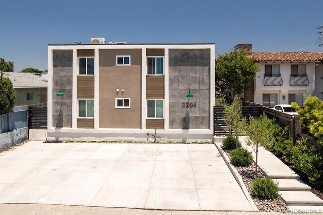 Building Photo - 3204 Collier Ave