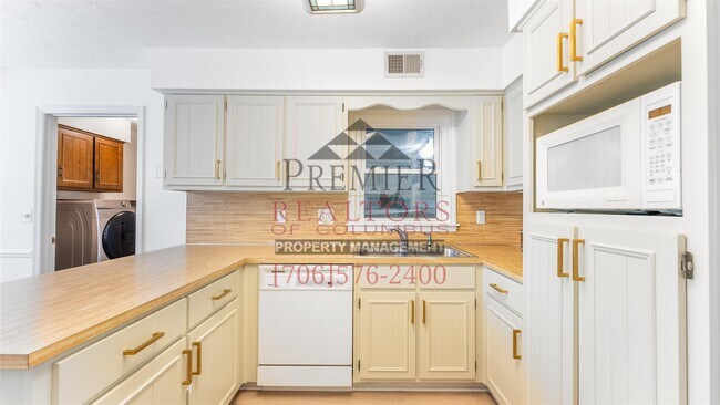 Building Photo - 3940 Biltmore Dr