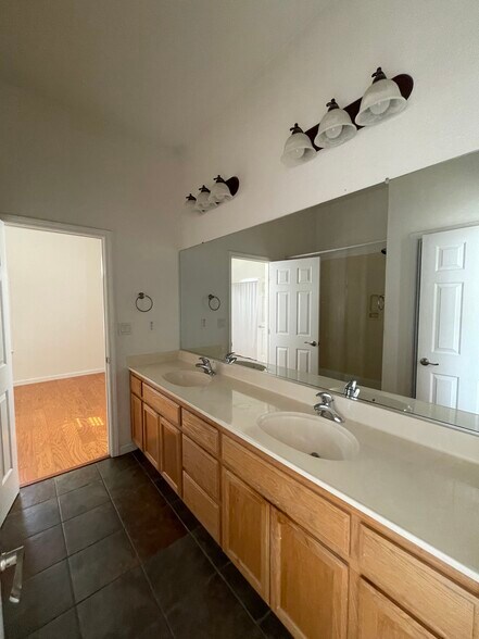 Building Photo - 7300 Elvora Way