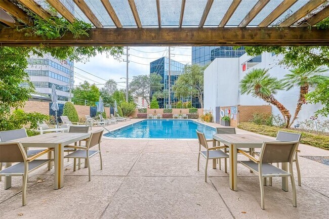 Building Photo - 5001 Woodway Dr