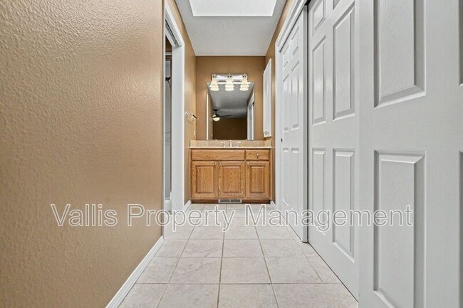 Building Photo - 1075 Mildred Ln SE
