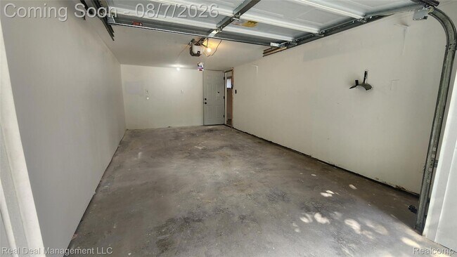 Building Photo - 553 S Stirling