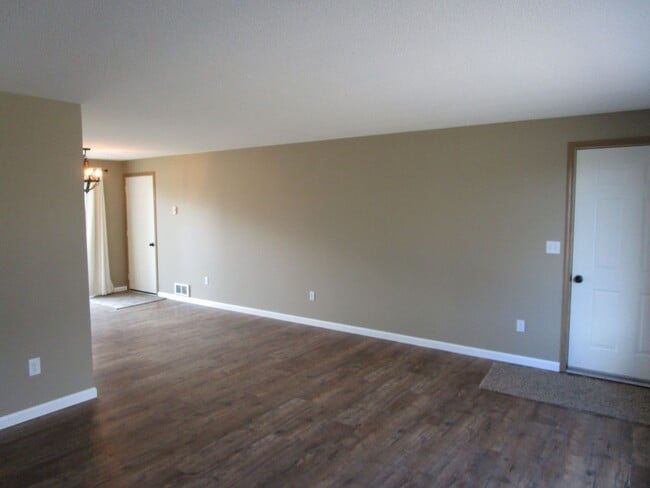 Building Photo - 3 Bedroom, 2 Bathroom Home on 2 Acres on Lower Side of Juniper Canyon - Available Now!