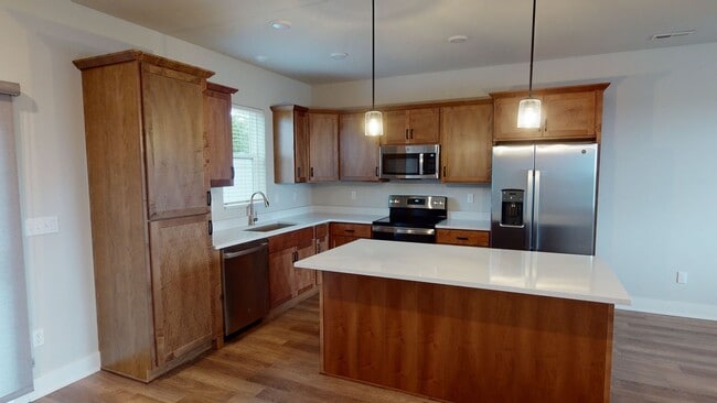 Building Photo - Sublease - 3 Bedroom Townhouse Available N...