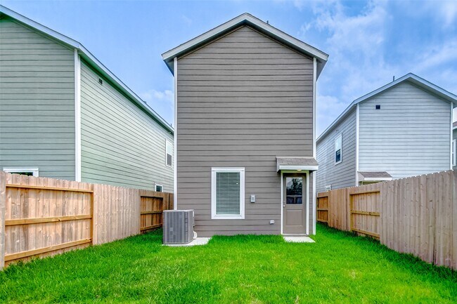 Building Photo - 21543 Carosella Dr