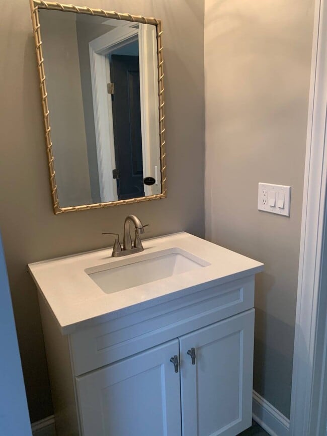 Building Photo - 29 Elk St