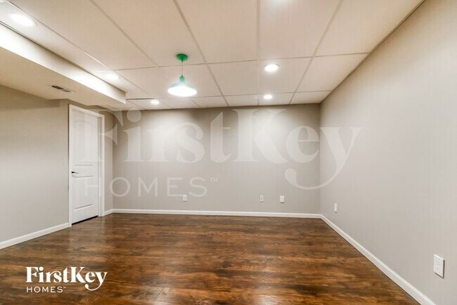 Building Photo - 215 Rolling Rock Creek Dr