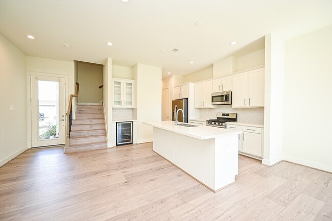 Building Photo - 1106 Fuschia Rd