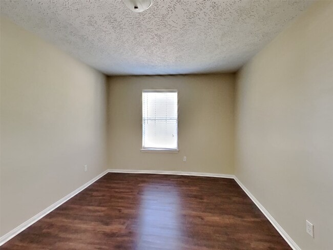 Building Photo - 2908 Cambridge Circus