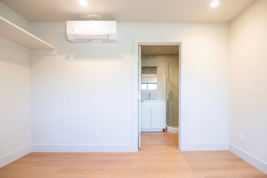 Building Photo - 4541 1/2 Melbourne Ave