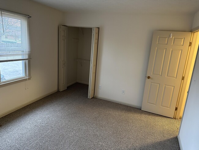 Building Photo - 1104 Collins Ln