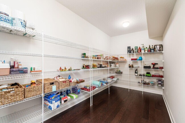 Building Photo - 5962 Laurel Ln