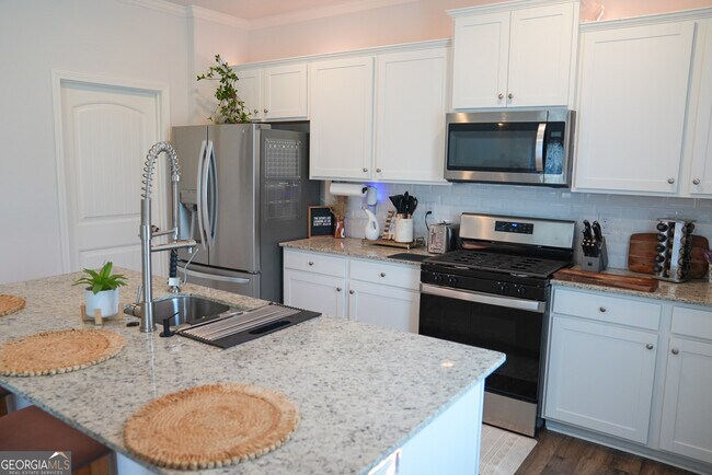 Building Photo - 3156 Ellenton Dr