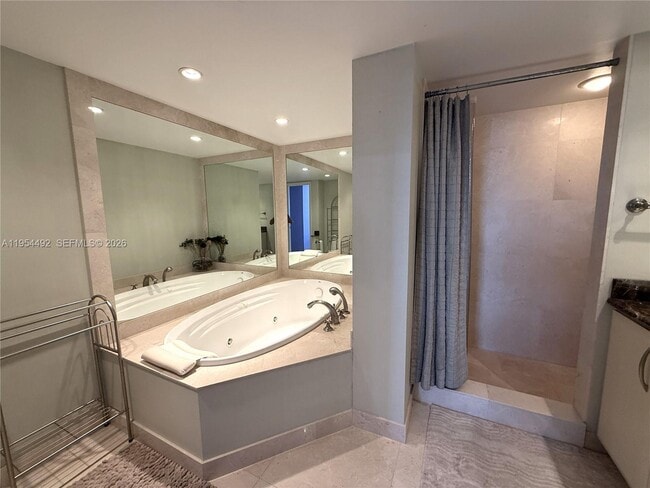 Building Photo - 1833 S Ocean Dr