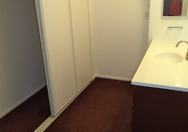 Building Photo - "Charming 2-Bedroom Retreat with Spacious ...