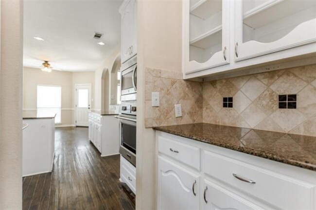 Building Photo - 107 Pinedale Dr