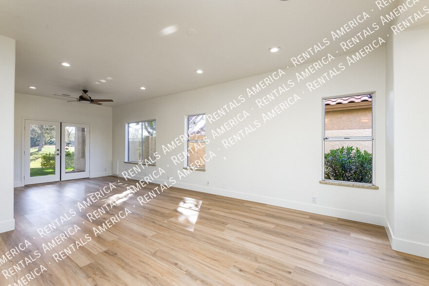 Building Photo - 2342 W Hemlock Ct