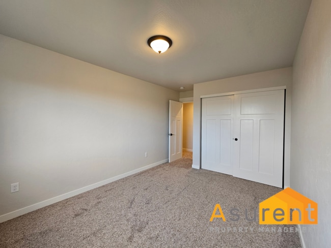 Building Photo - Newly Constructed 3 Bedroom, 2.5 bathroom SW Medford Home