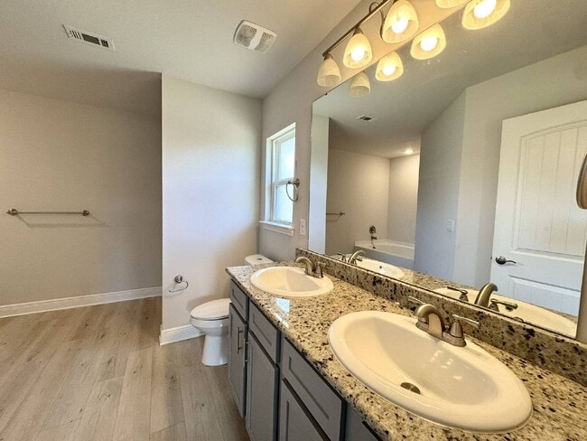 Building Photo - 3851 Redbud Wy