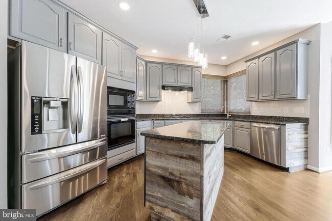 Building Photo - 20152 Boxwood Pl