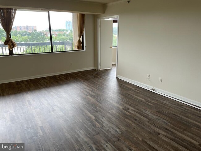 Building Photo - 3713 S George Mason Dr