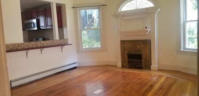 Building Photo - 37 Gordon St