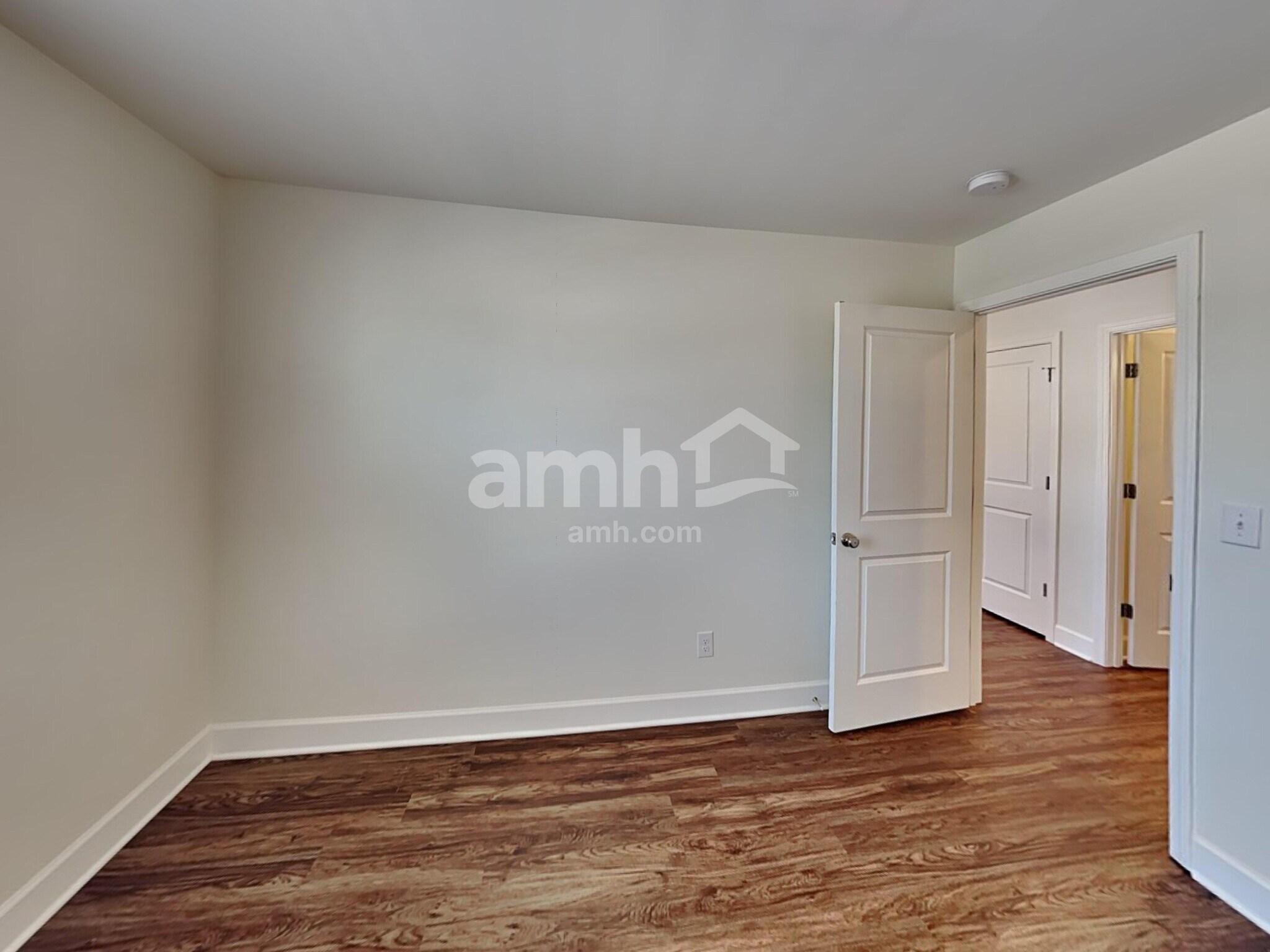 Building Photo - 5820 Zurich Rd