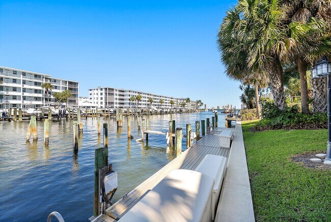 Building Photo - 135 Shore Ct