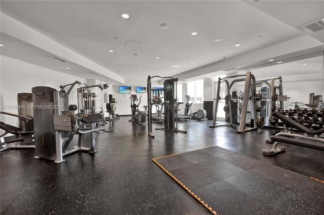 Building Photo - 2475 Brickell Ave