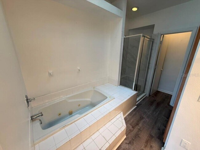 Building Photo - 833 Caribbean Dr