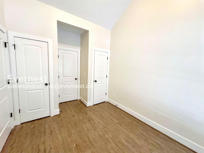 Building Photo - 107 Singapore Cir