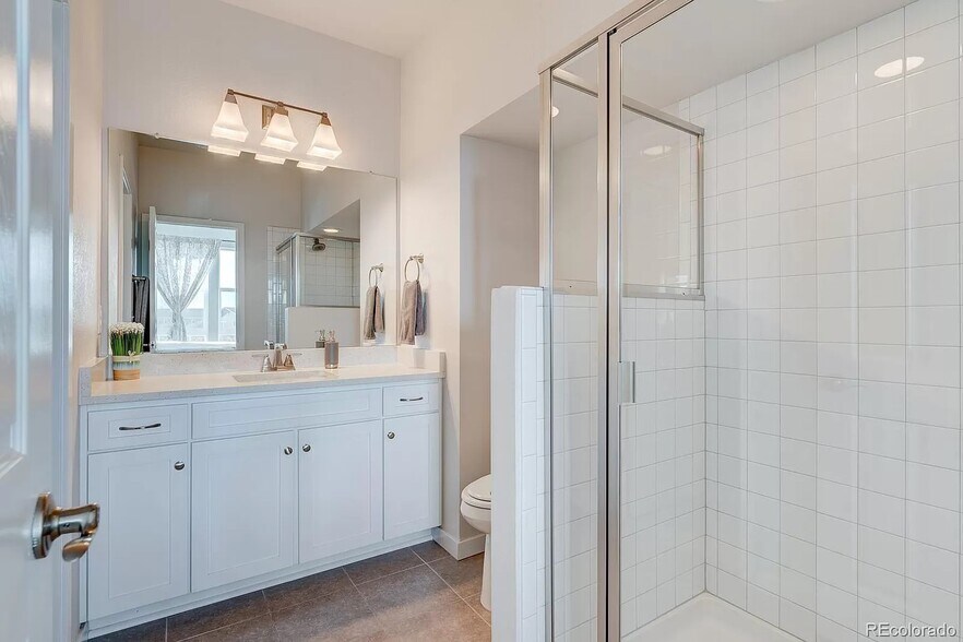 End Suite Bathroom - 15702 E Broncos Pl