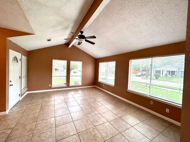 Building Photo - 17007 Mercado Dr