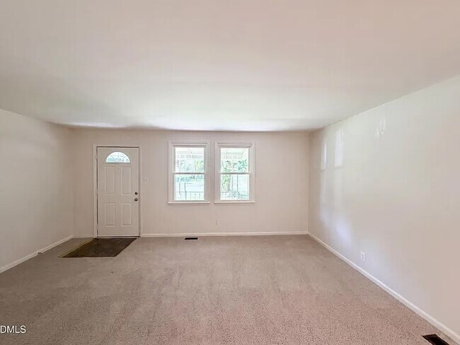 Building Photo - 416 Robin Hood Dr