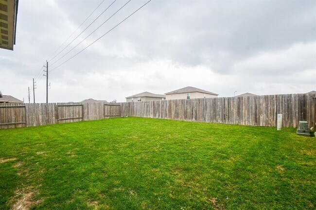 Building Photo - 21022 Echo Manor Dr