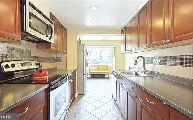 Building Photo - 12728 Rolling Brook Dr
