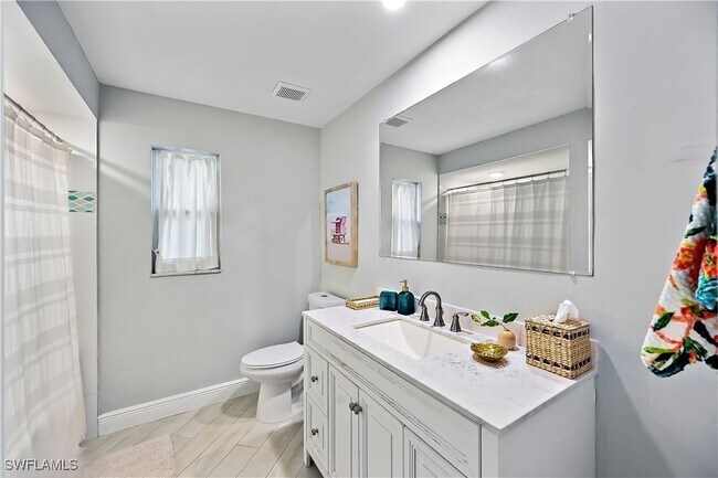 Building Photo - 404 Marathon Ct