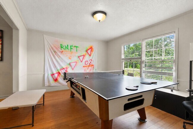 Building Photo - 1414 Caplewood Dr