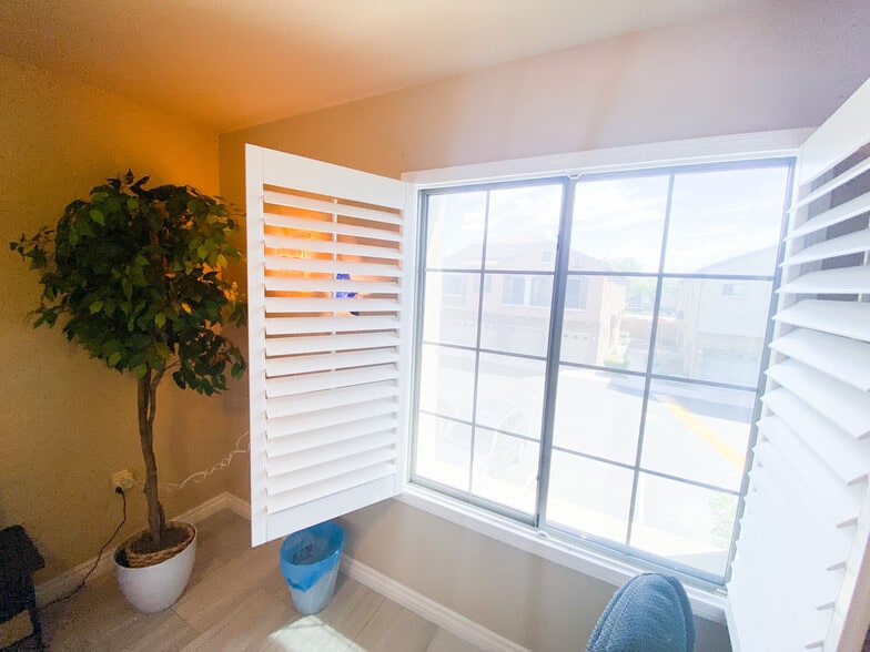 Building Photo - 1350 S Greenfield Rd